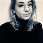 Professeure en design graphique, arts, et histoire de l'art